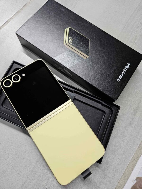 Samsung galaxy Z flip 6,256gb, brand new,Open to trades