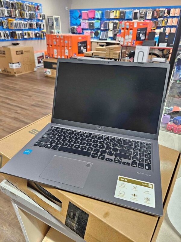 Asus x515e, i3, 8gb ram and 256ssd, open to trades