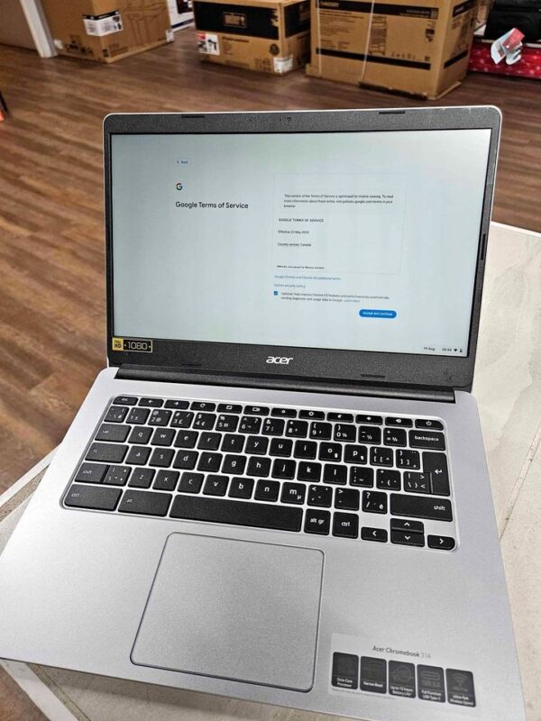 Touchscreen 14 inch Acer Chromebook, excellent condition.
